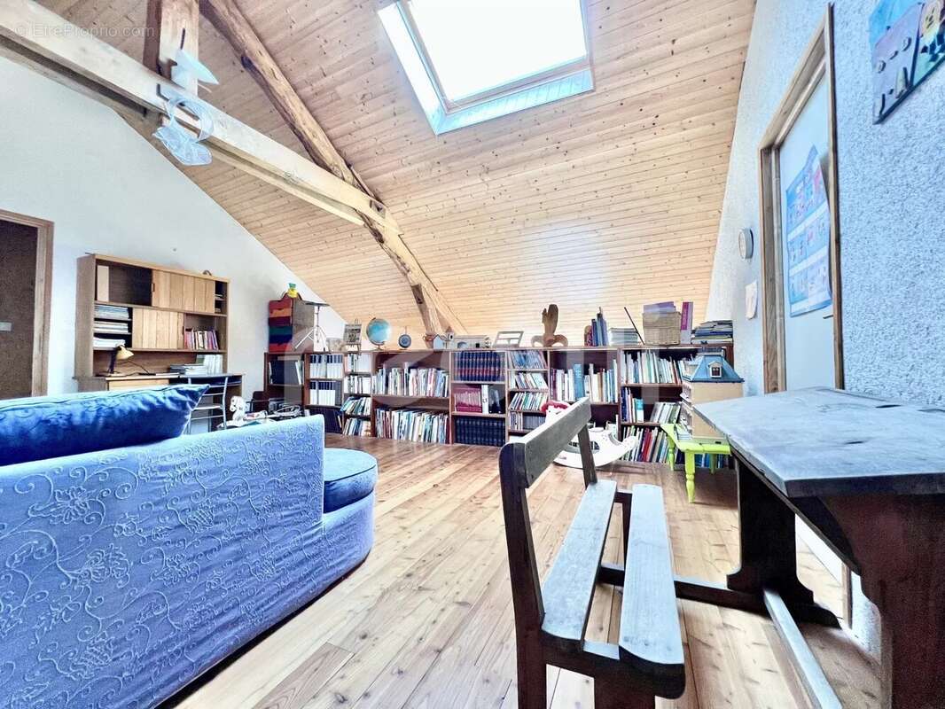 Maison à SAINT-CLEMENT-DE-REGNAT