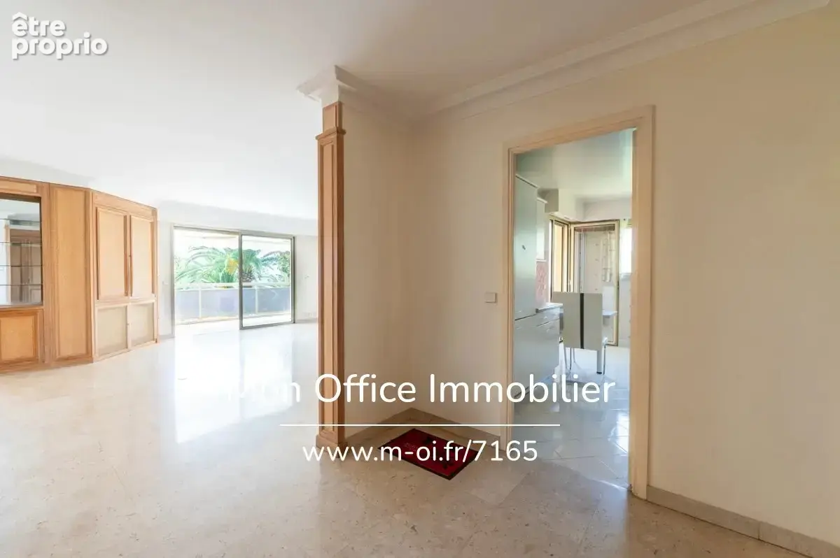Référence : 7165-MDI - Appartement de 100m2 avec un terrase et un double garage à Cannes - photo 6