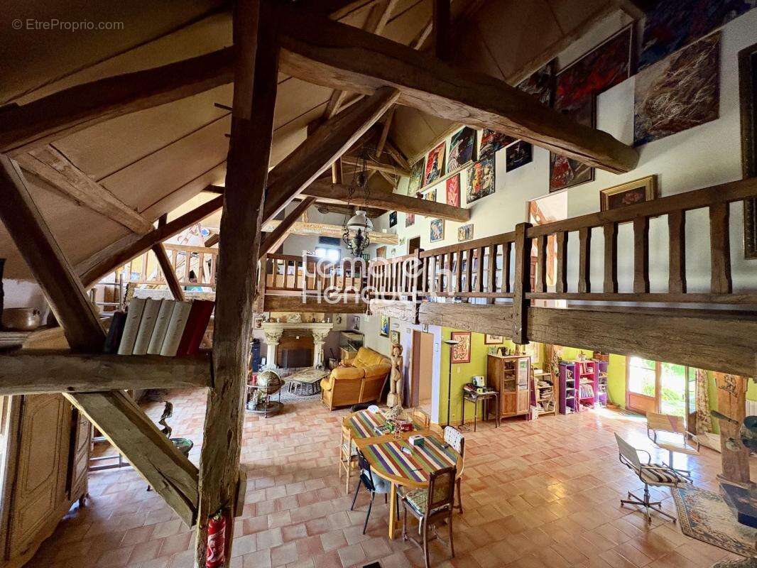 Jolie maison ancienne de 321 m² – 6 chambres - photo 2