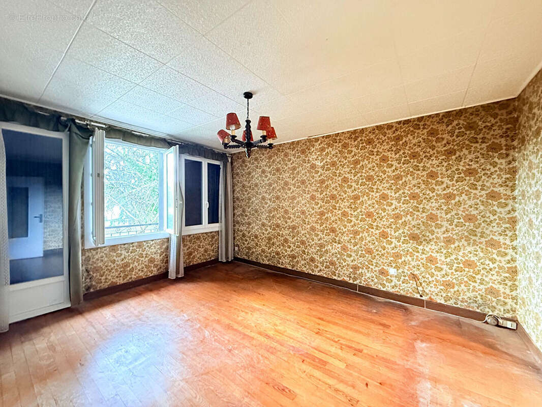 Maison à rénover 5 pièce(s) de 78 m² à Pradines - photo 2