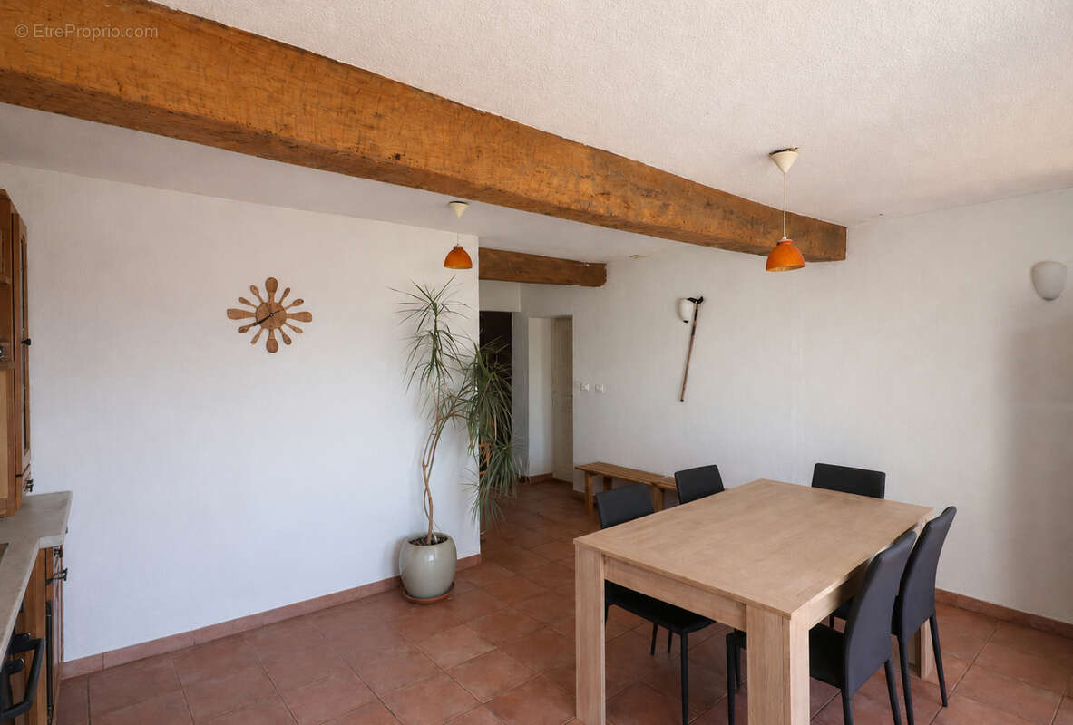 Appartement à VARAGES