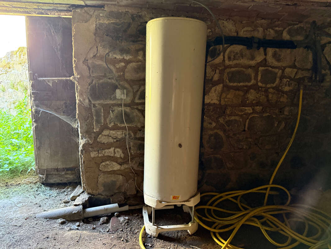 Auv 1225: Maison de caractère, grande grange, toits neufs, 1640m2 - photo 67