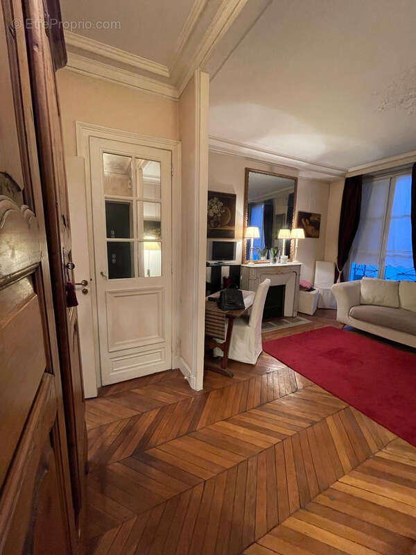 Appartement à PARIS-1E