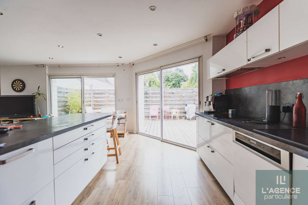Appartement T4 - 120 m2 - RDC avec terrasse - La Roseraie - - photo 5