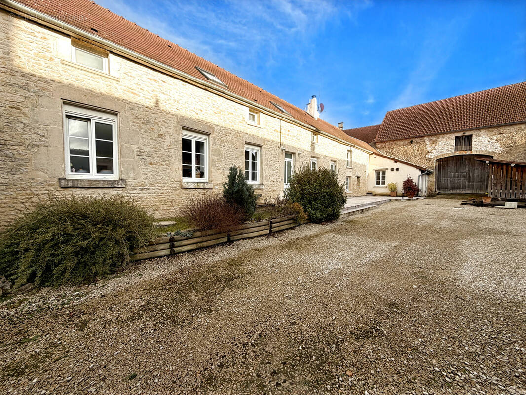 Maison à PARGUES