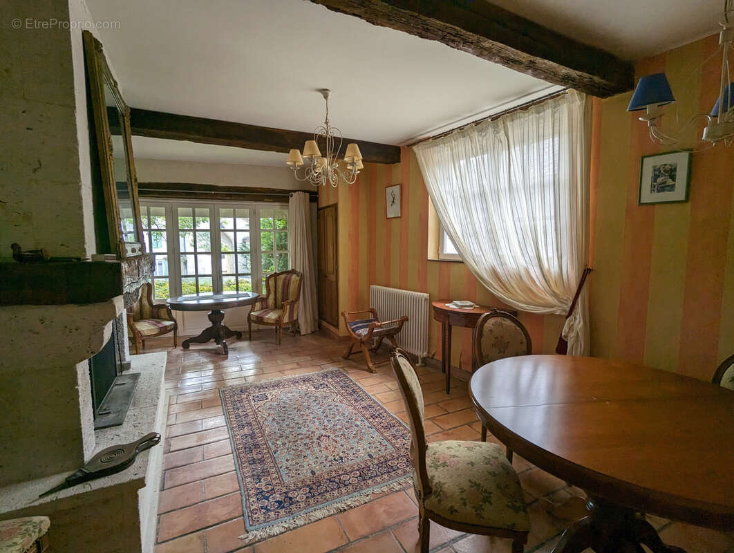 Maison à MONTJOI