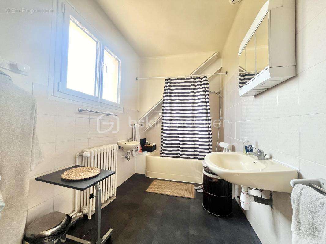 Maison familiale de 150m2 sur un terrain de 930m2 - photo 16