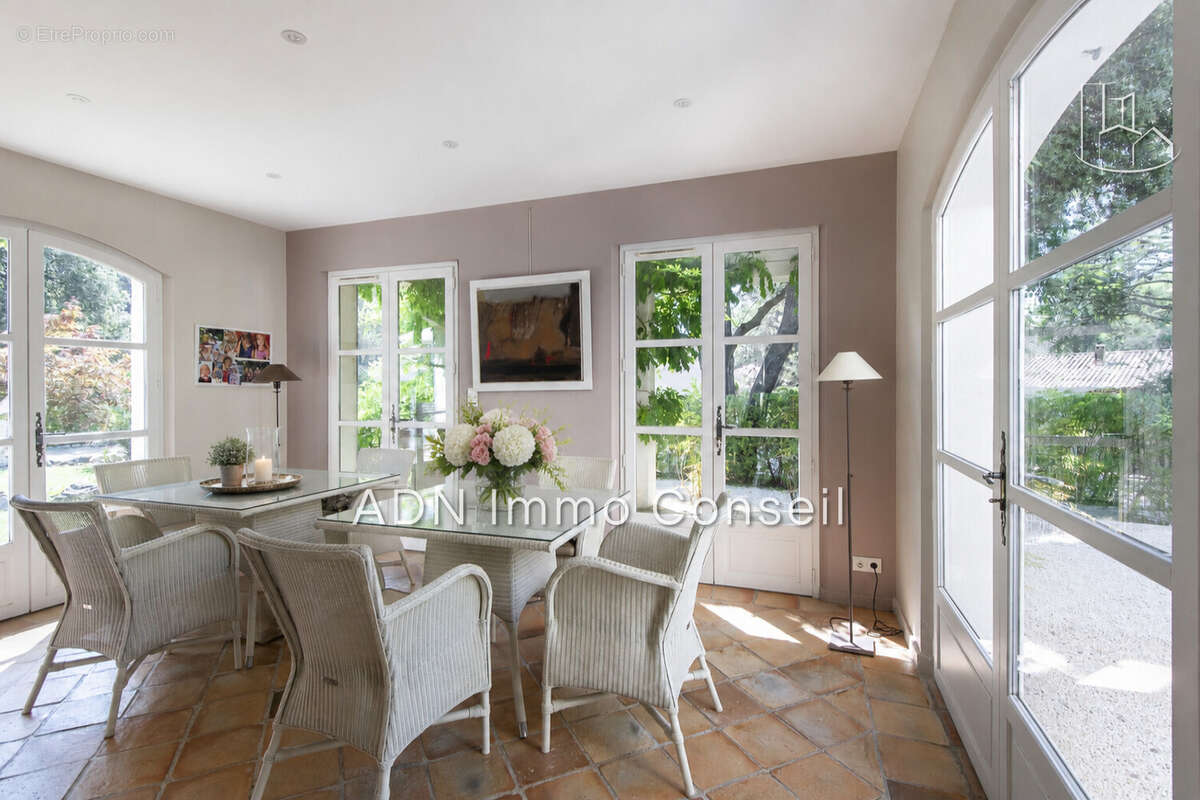 Maison 264 m² à Mallemort  - photo 8