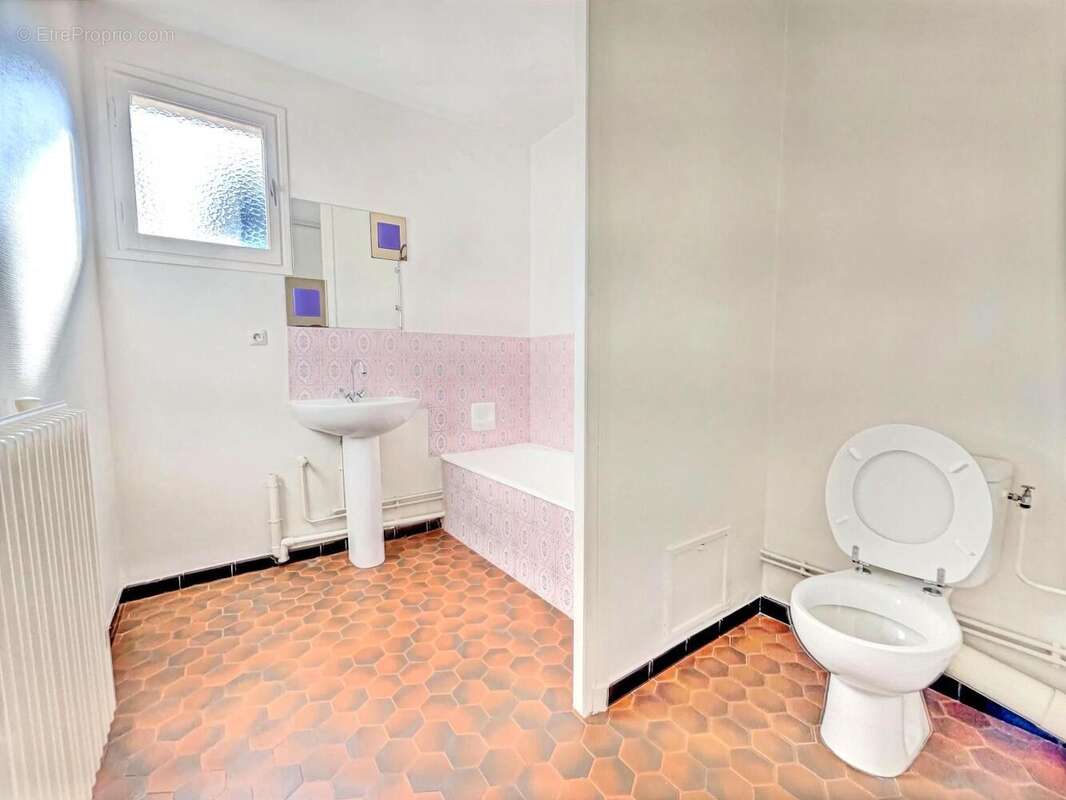 Appartement 50 m² à Decines-Charpieu  - photo 5