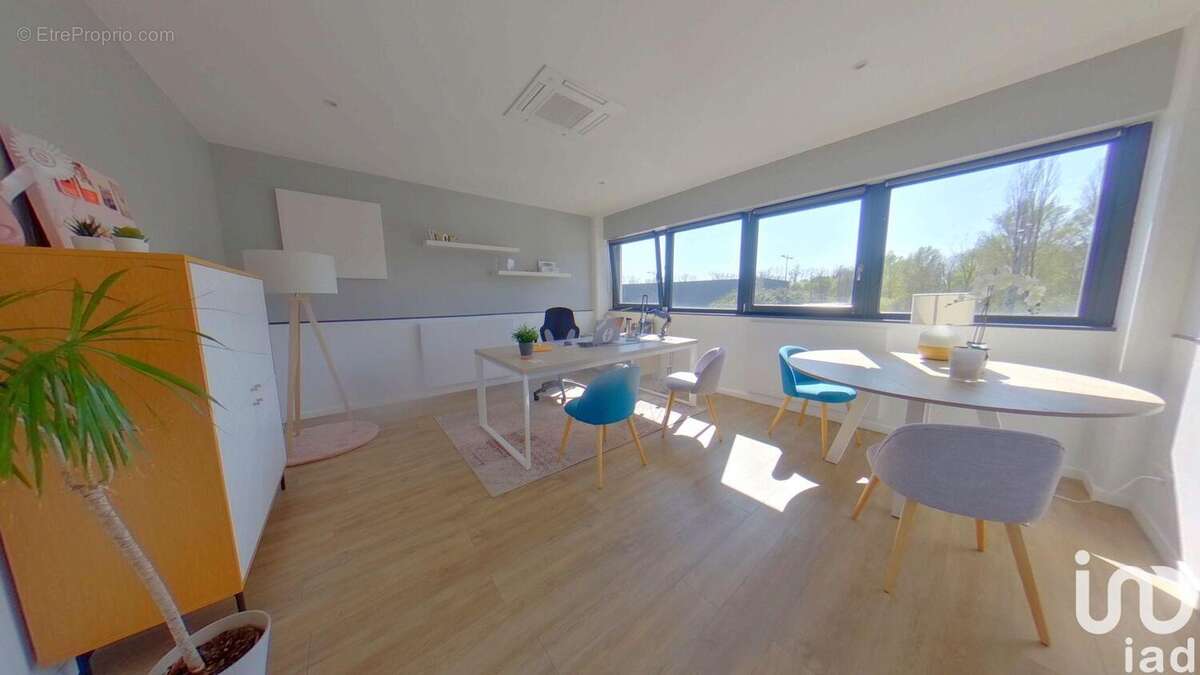 Photo 3 - Commerce à COURCOURONNES