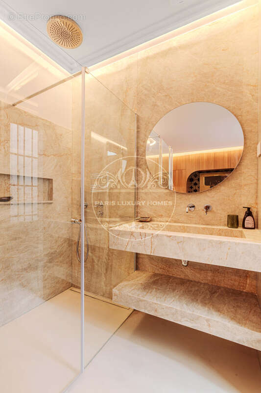 Appartement à PARIS-6E