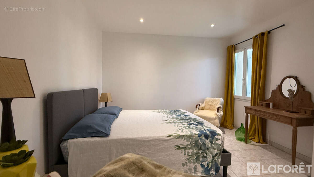 SAINTES ? Plain-pied récent de 156 m² avec 3 chambres, bureau et terrain de 1 200 m² - photo 6