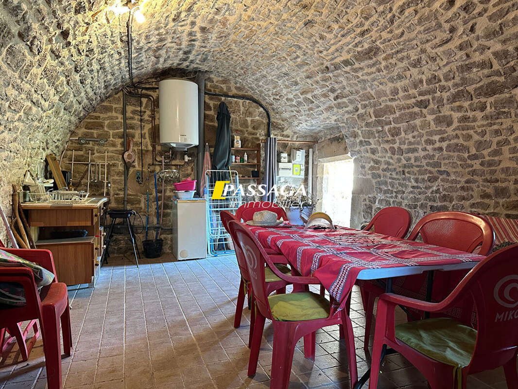 Maison à SAINT-SATURNIN-DE-LENNE