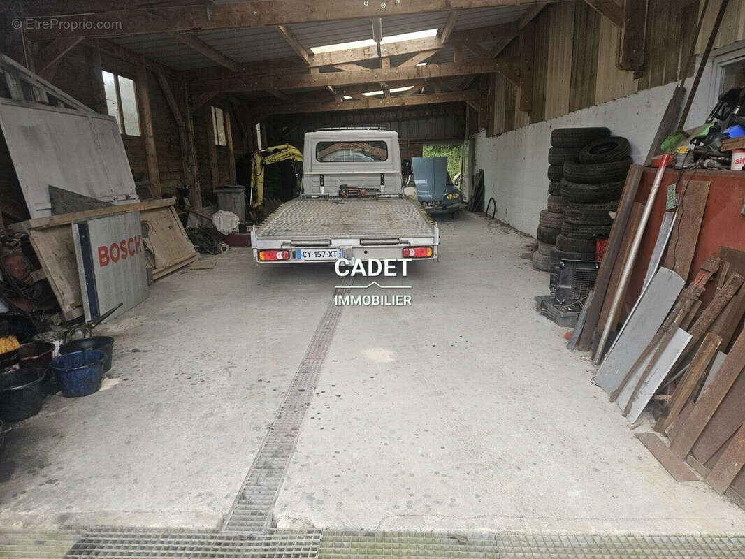 Commerce à LA HAYE-PESNEL