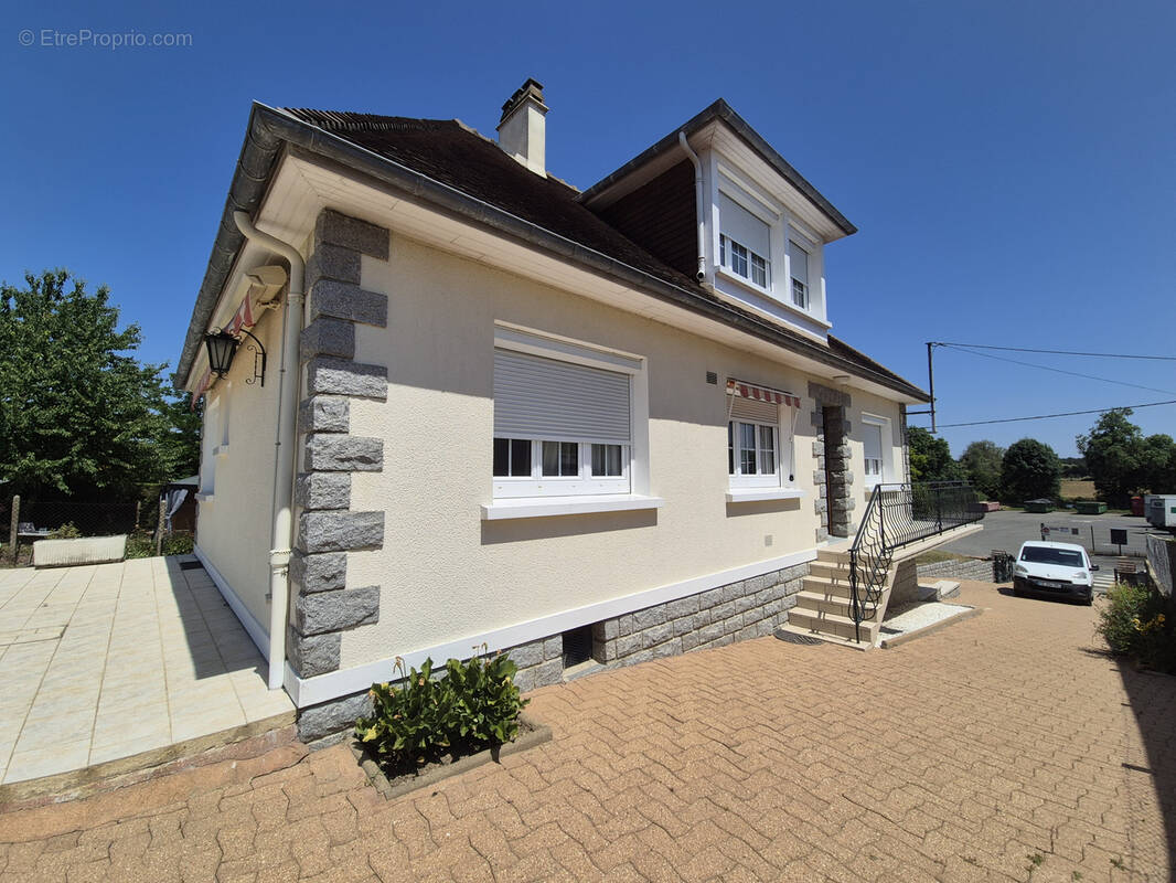 Maison à NOYEN-SUR-SARTHE