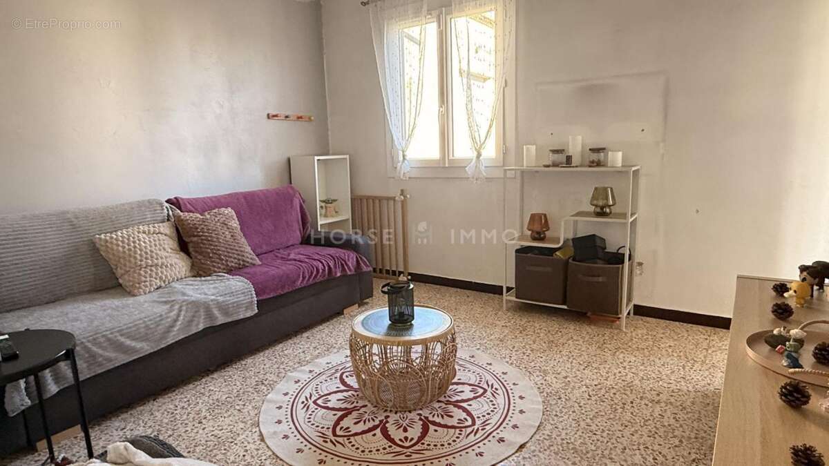 Maison à FONTVIEILLE