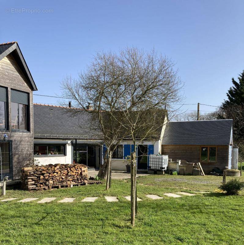 Maison à SAINT-LAMBERT-DU-LATTAY