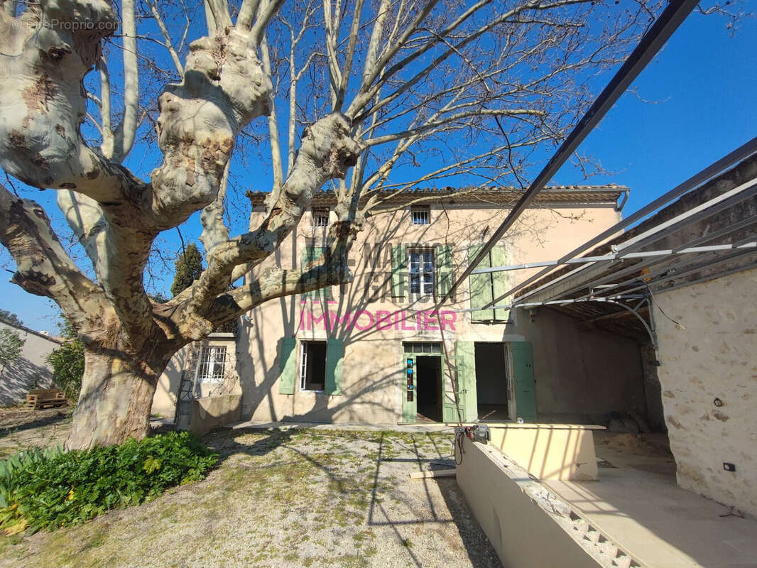 Maison à PERNES-LES-FONTAINES