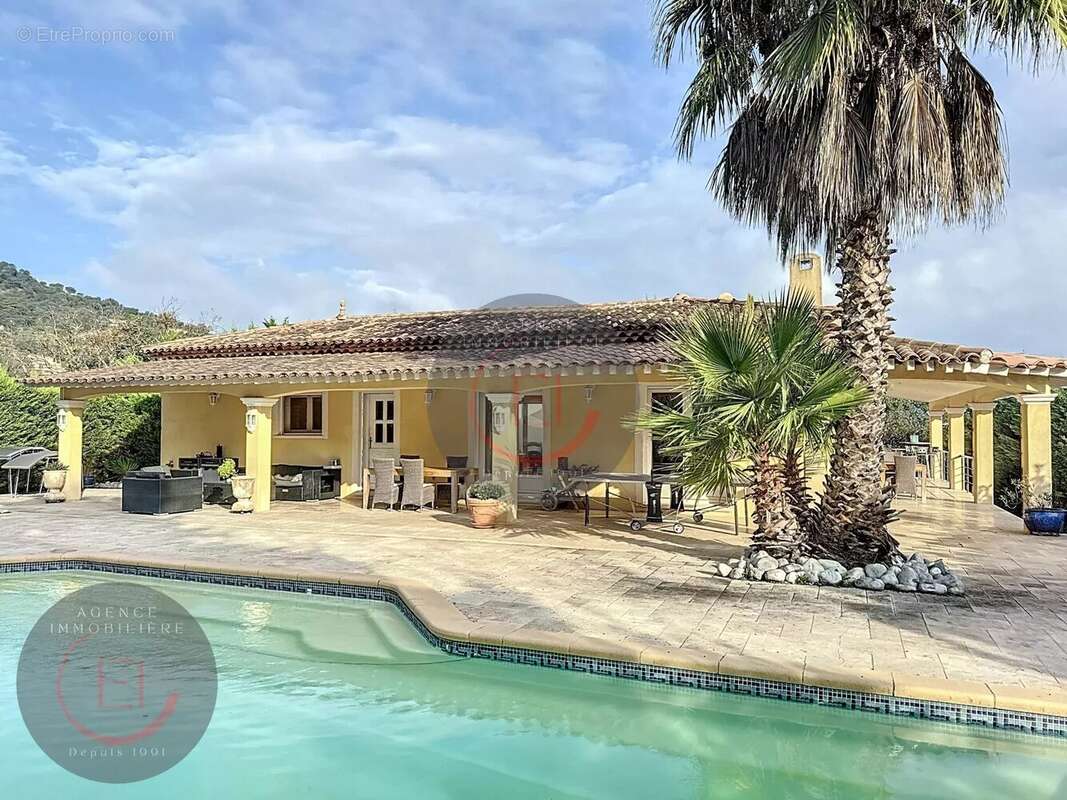 Maison à LES ADRETS-DE-L&#039;ESTEREL