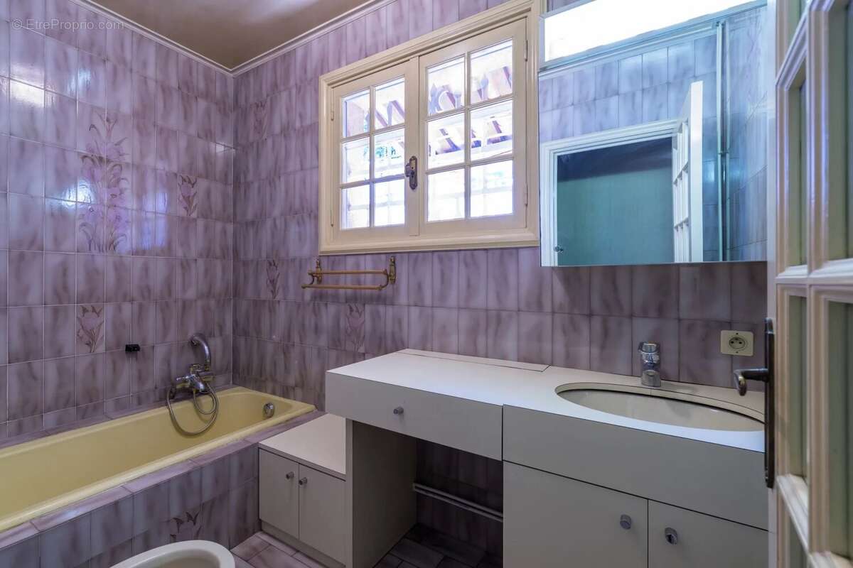 À vendre – Spacieuse villa familiale avec piscine à Saint-Paul de Vence - photo 18