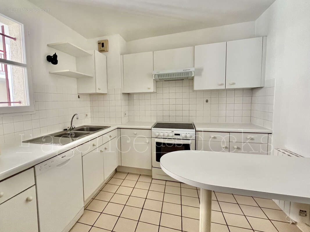 Bordeaux hyper centre - rare appartement t3 + poss. place de stationnement - photo 3
