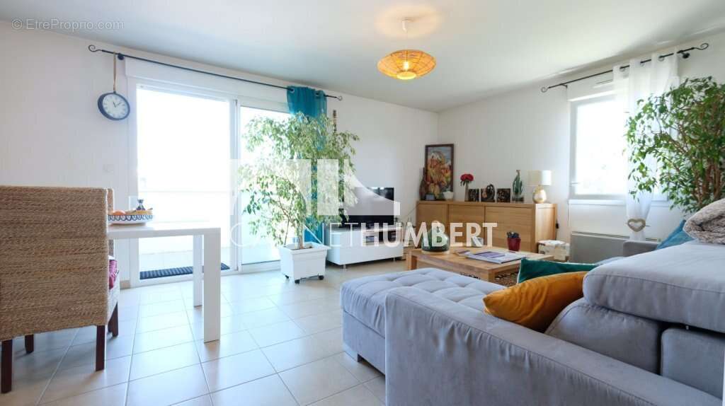 Appartement à SAINT-PRIEST-EN-JAREZ