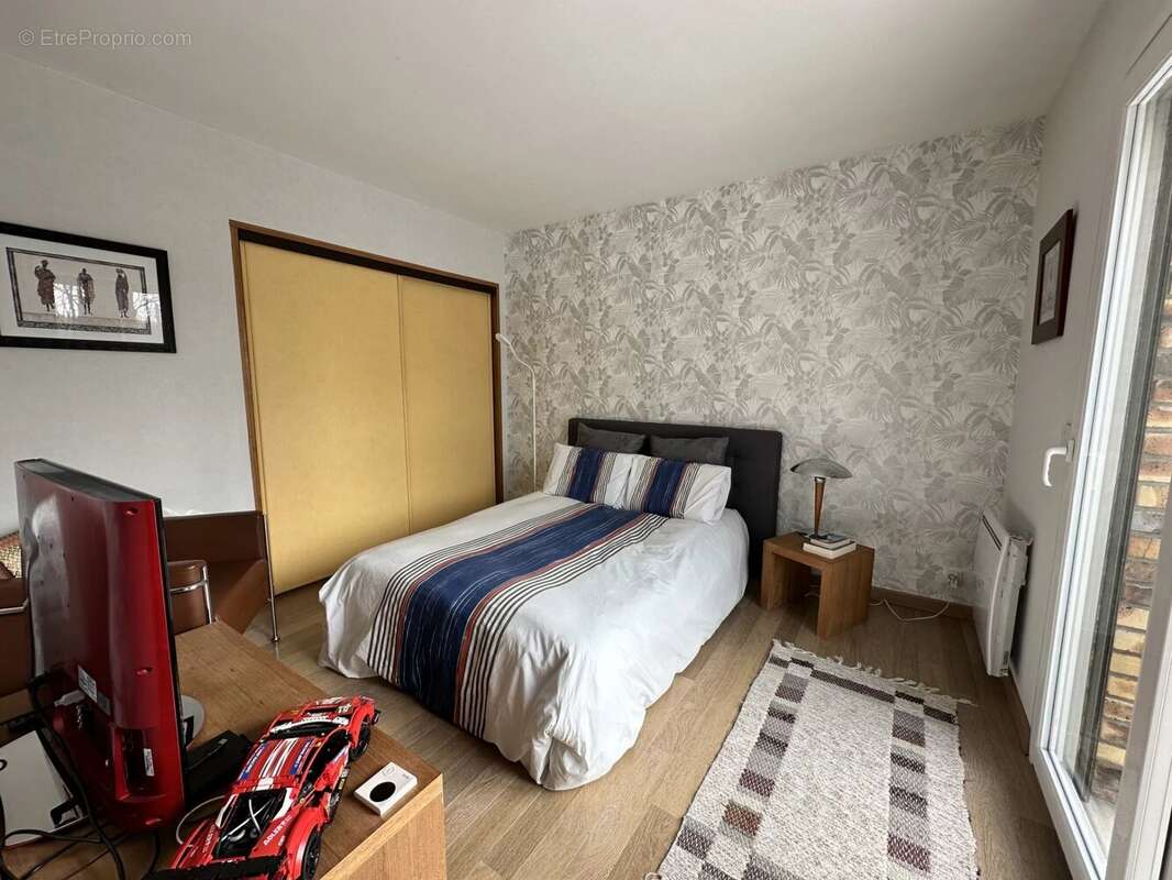 Maison à LE MESNIL-SAINT-DENIS