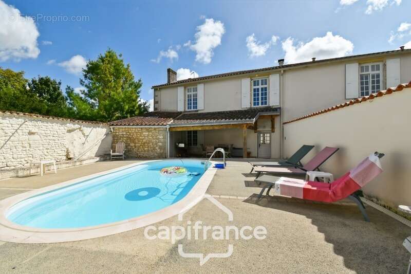 Maison à vendre 10 pièces BIGNAY (17), proche ST JEAN D'ANGELY et ses commerces, avec jardin, piscine et garage - photo 13