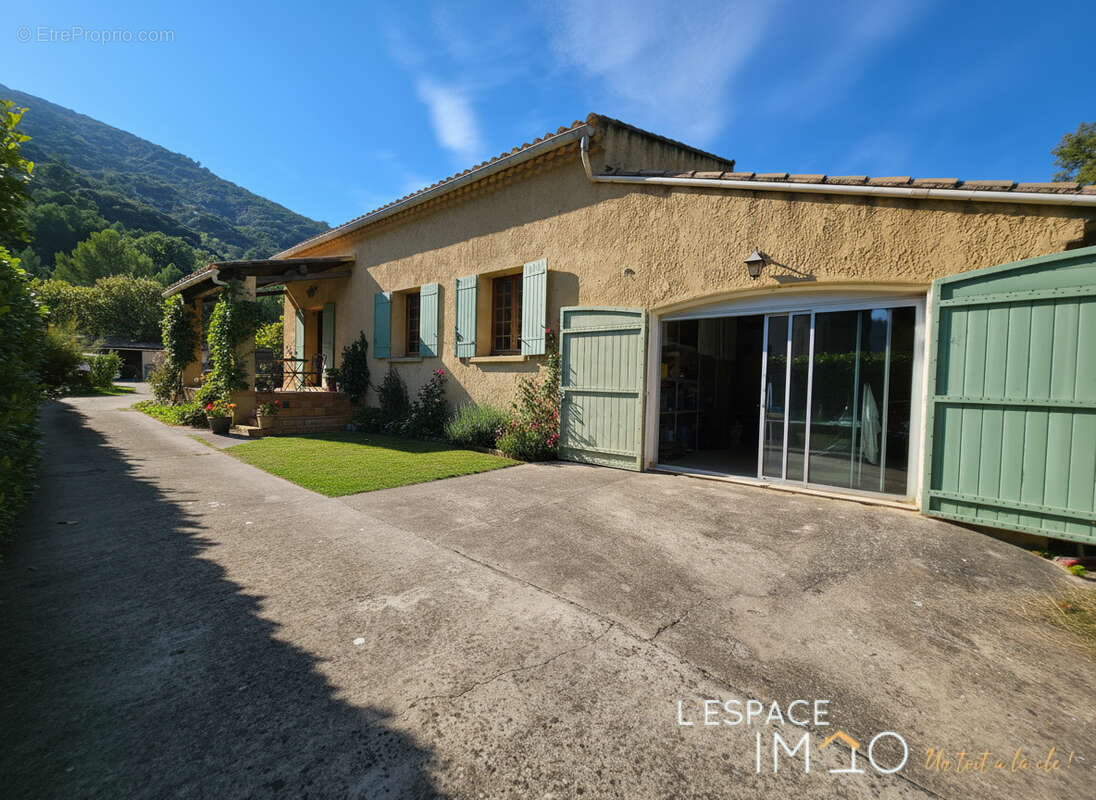 Maison à MAUBEC