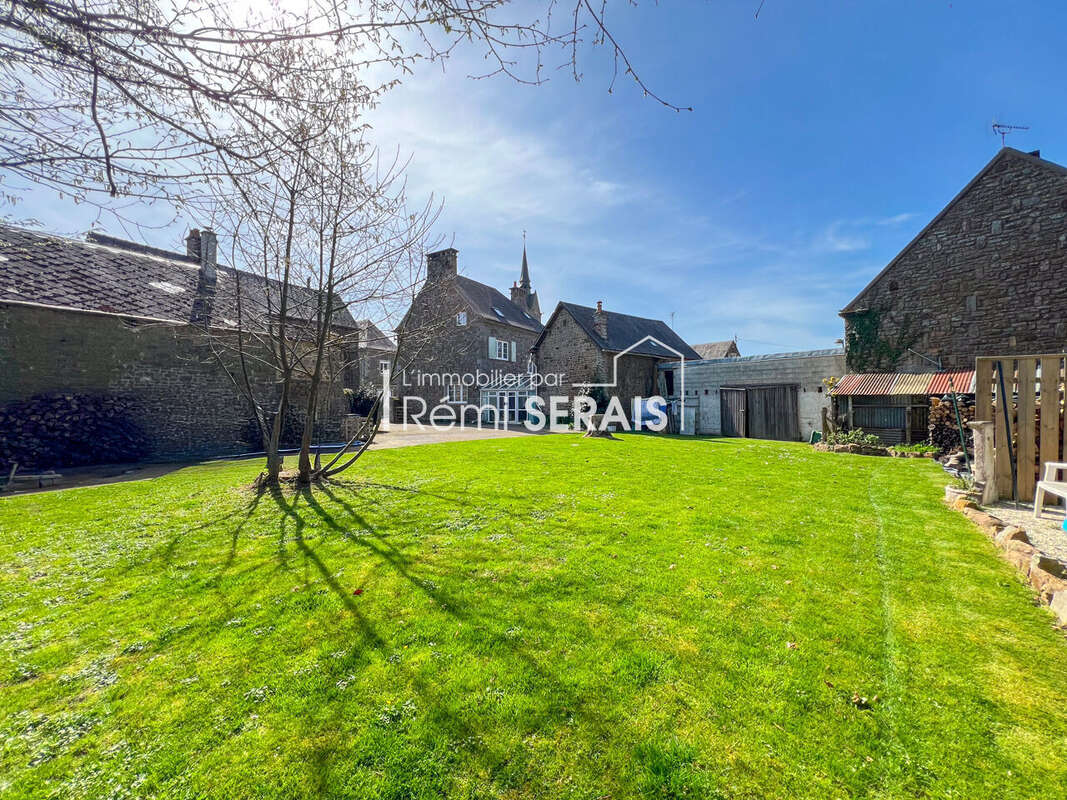 Maison à JOUE-DU-BOIS