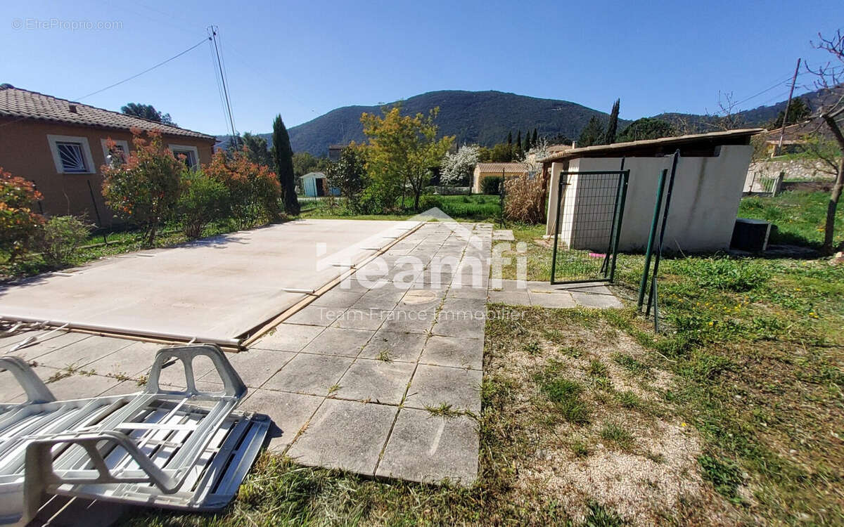 Terrain à SAINT-FLORENT-SUR-AUZONNET