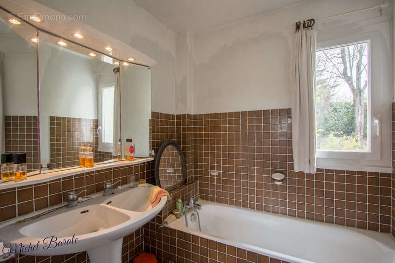 Dpt Rhône (69), à vendre CHAPONNAY maison P6 de 160 m² - Terrain de 1 450,00 m² - photo 39
