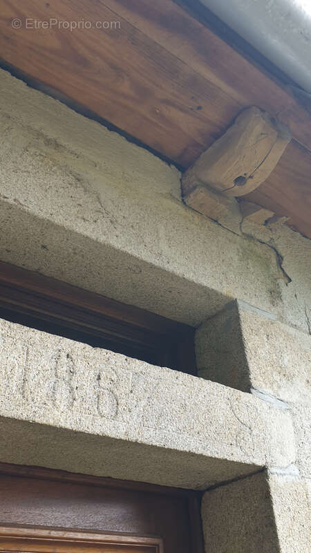 Maison à SAINT-MARTIN-LA-MEANNE