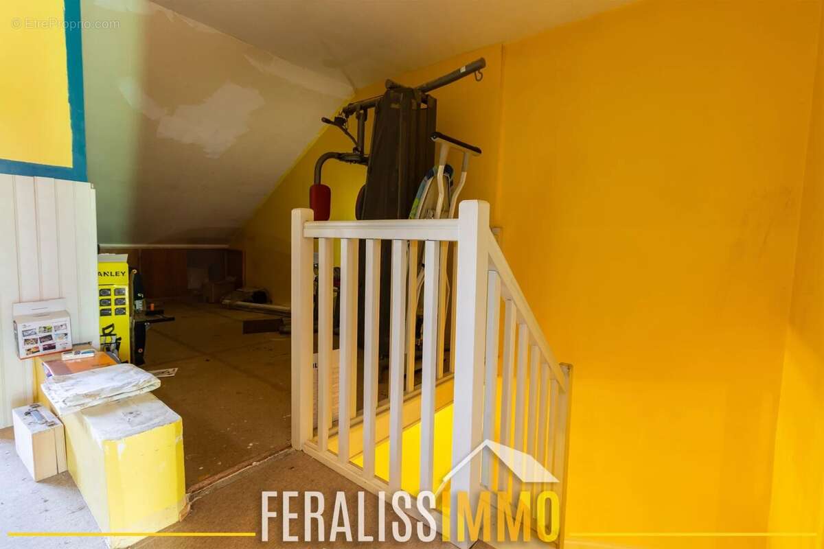 Maison à JOUY-LE-MOUTIER