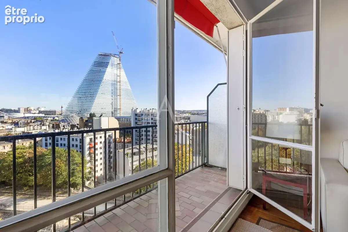 LOURMEL - Dernier étage, vue dégagée et balcon plein ciel. Parking - photo 3