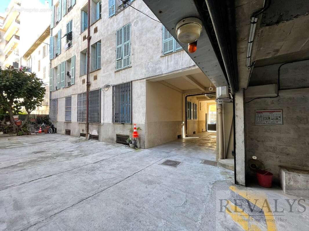 Alpes maritimes (06) - nice gambetta/ rue de france/promenade des anglais- garage/box de plain pied acces facile - photo 3