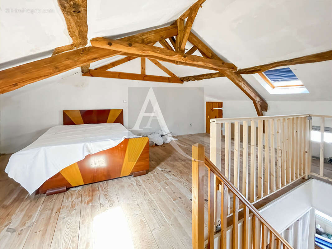 Maison à MONTAIGU-DE-QUERCY