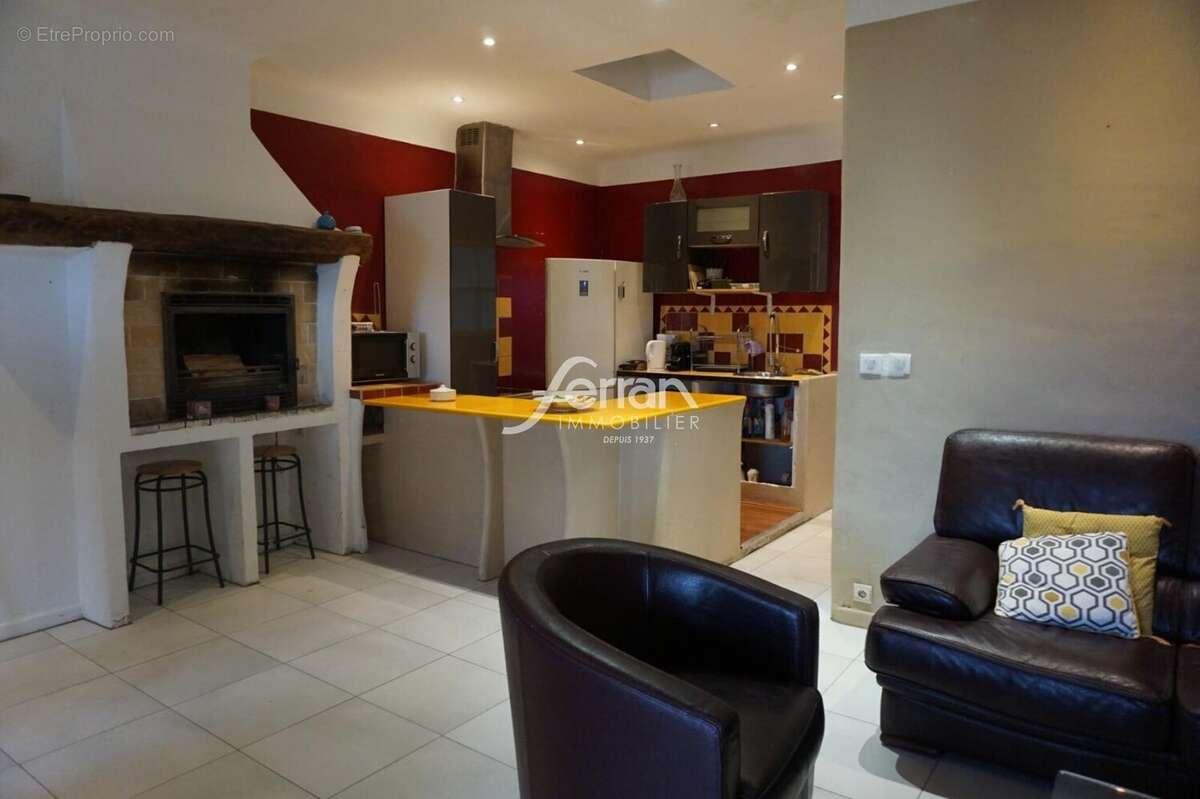 Appartement à SALERNES