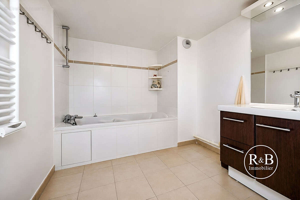 Appartement à LES CLAYES-SOUS-BOIS