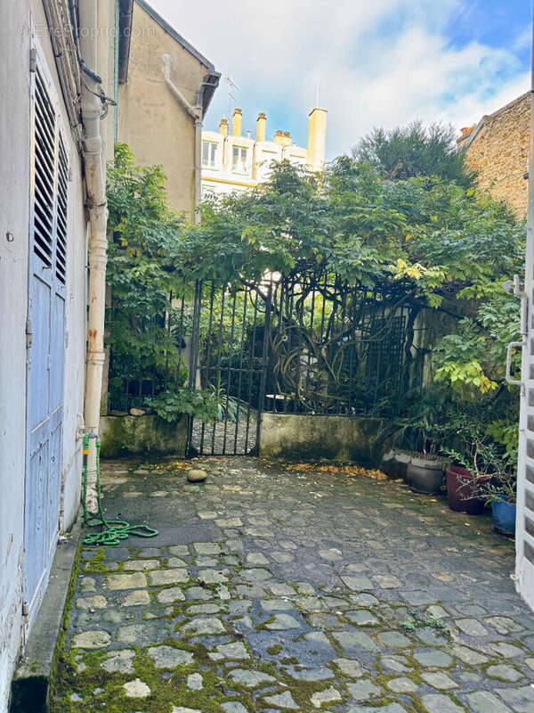 Commerce à VERSAILLES