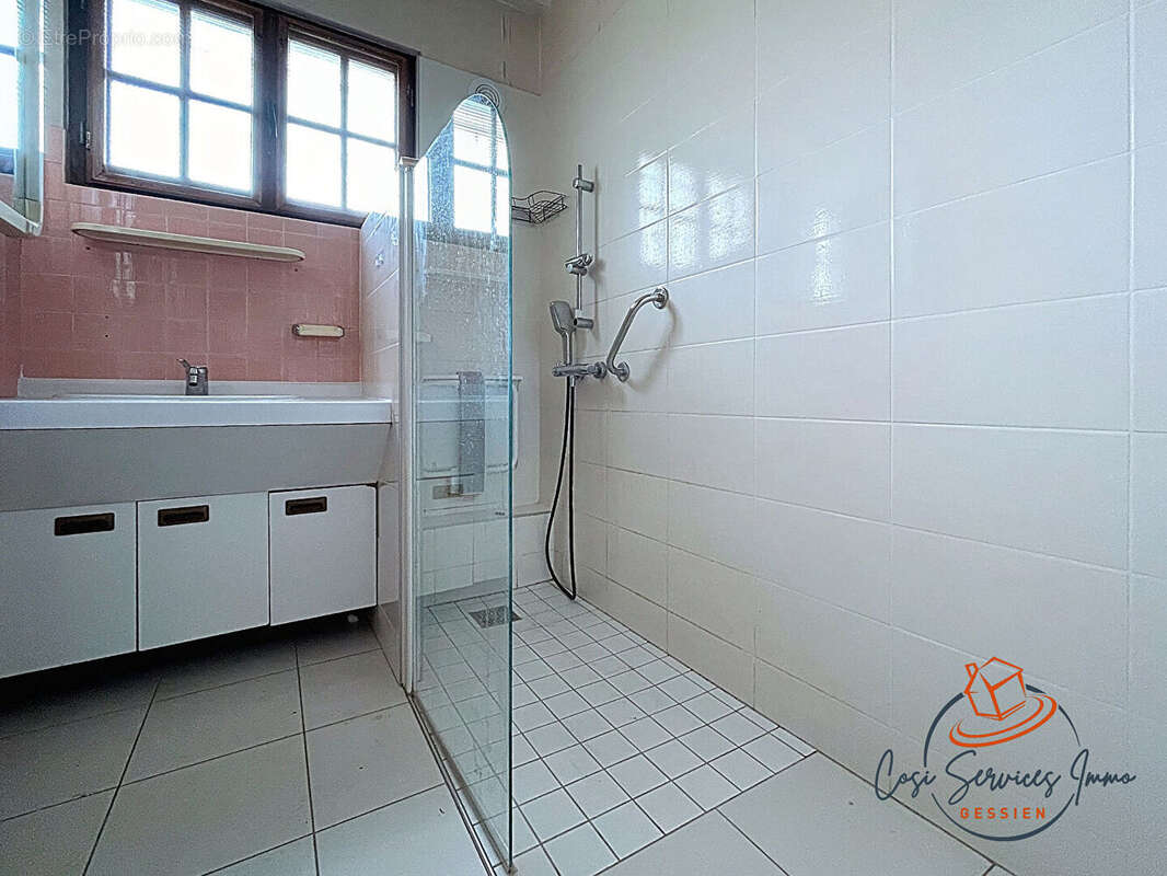 Maison individuelle hyper centre Thoiry avec grand terrain - photo 7