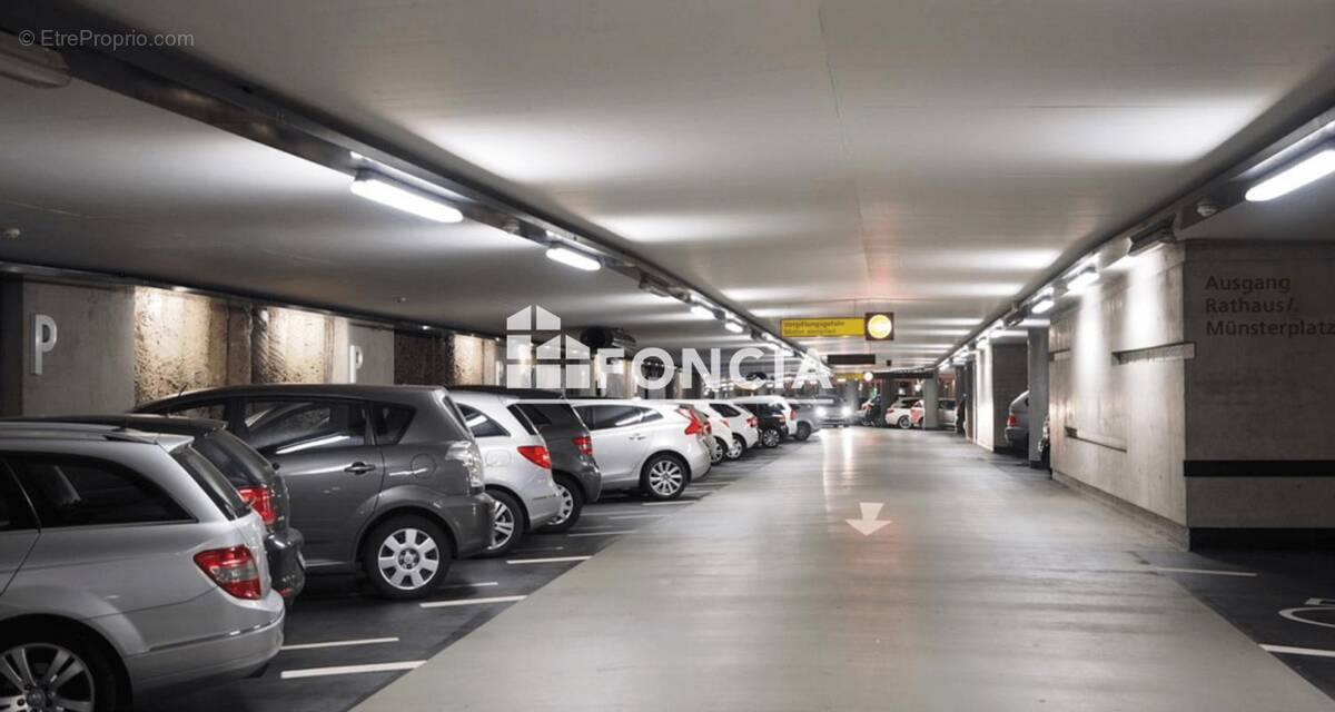 Parking à ROMAINVILLE