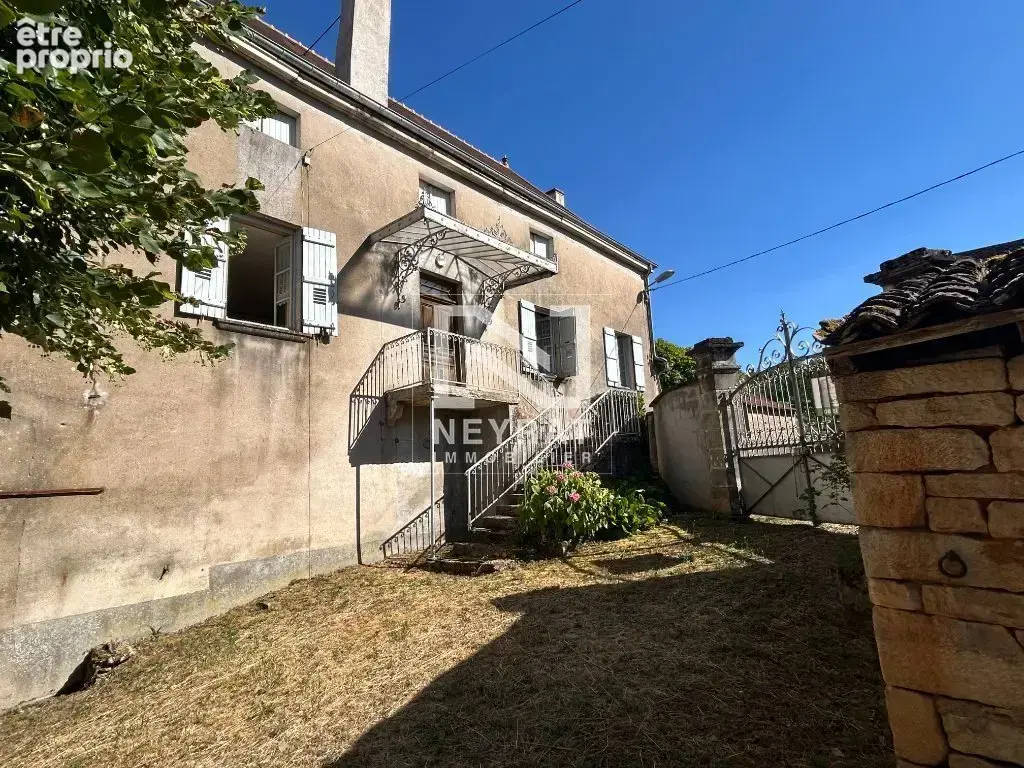 Grande maison en pierres avec jardin et dépendances - photo 3