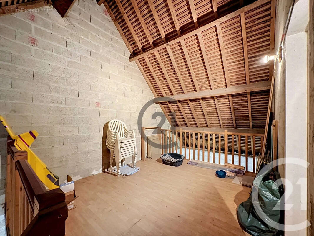 Maison à VARENNES-JARCY