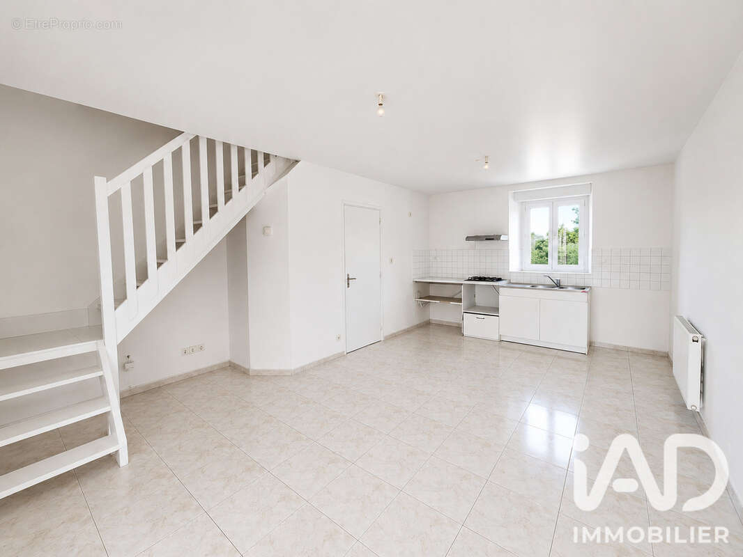 Maison 109 m² à Guipel  - photo 7