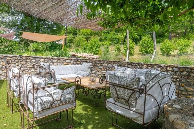 A vendre Authentique propriété de caractère avec gîte indépendant à Mallemoisson (04) - photo 12
