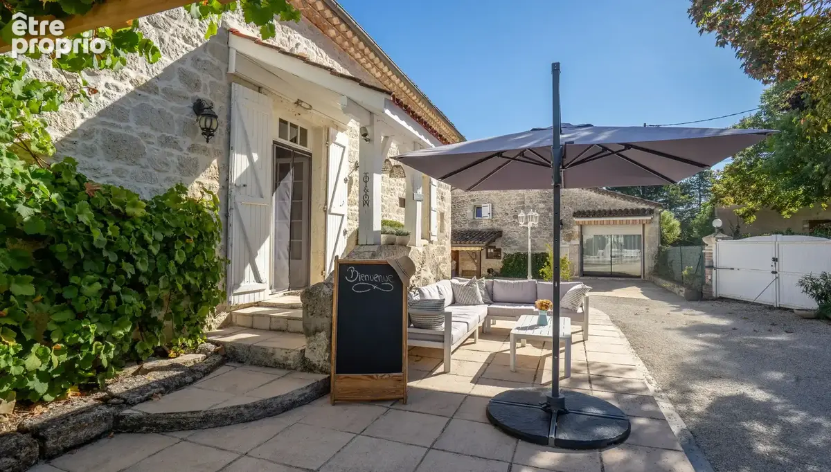 Belle propriété quercynoise avec 2 grandes maisons, piscine et 1 ha terrain - photo 9