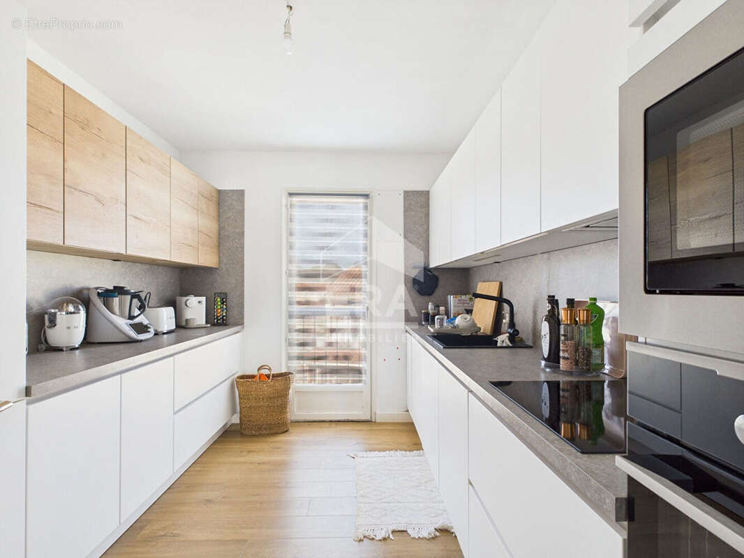 Appartement 75m² en plein centre de saint-florent - photo 3