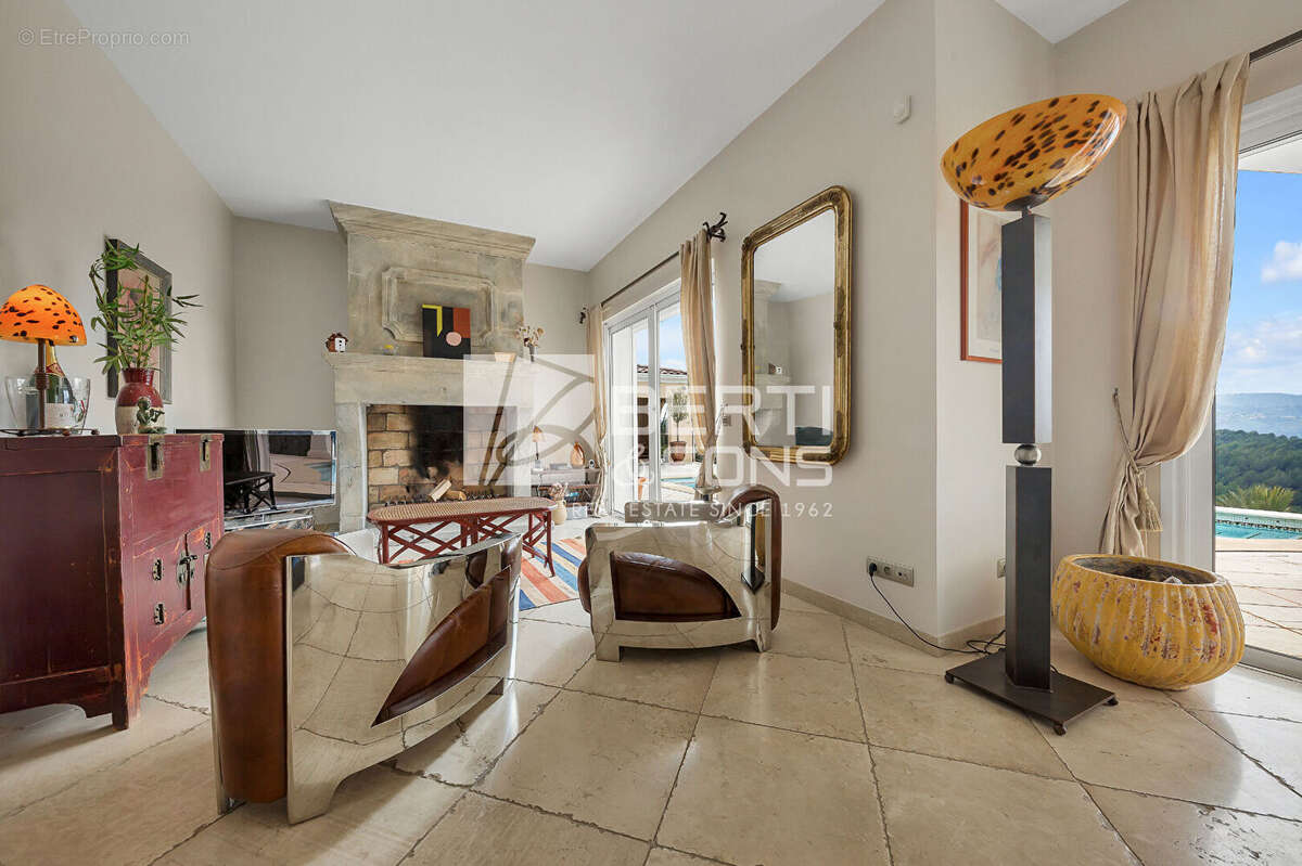 Maison à MOUANS-SARTOUX