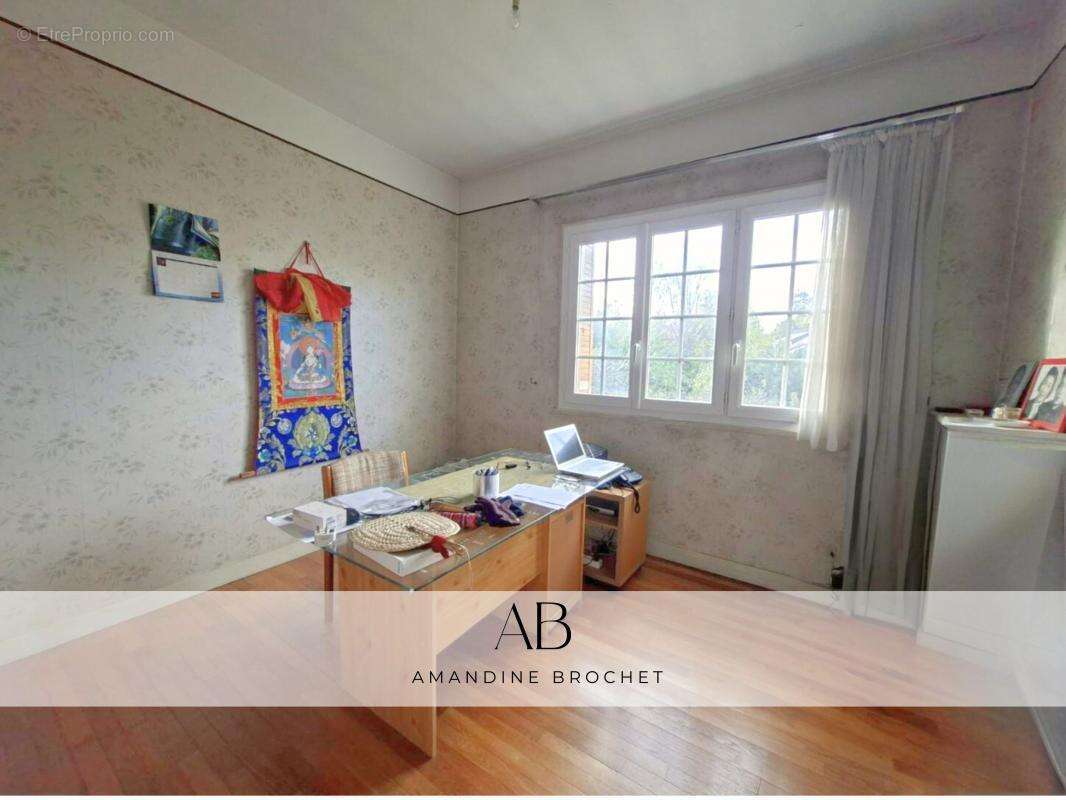 Maison à MARNES-LA-COQUETTE